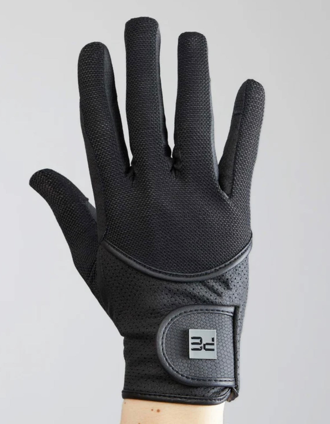 Black horse riding gloves 
