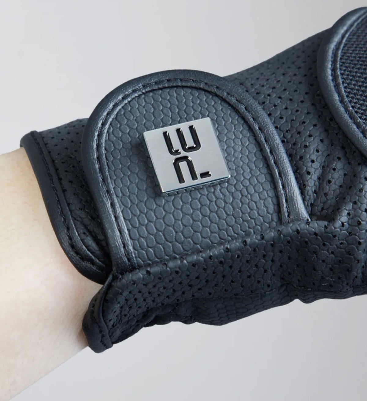 Riding gloves black in Australia in stock 
