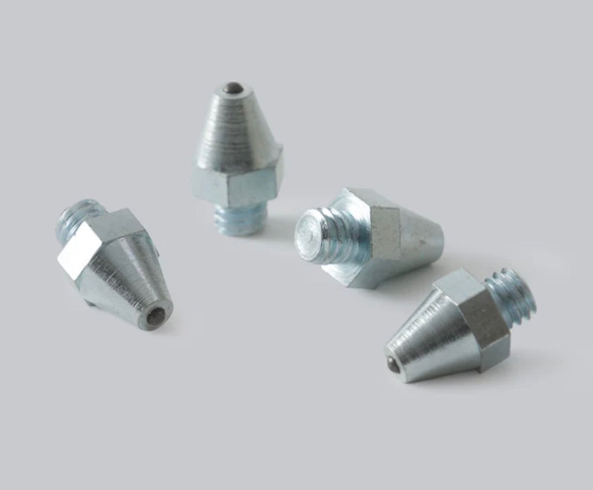 Medium Studs pointed for varying ground and jumping