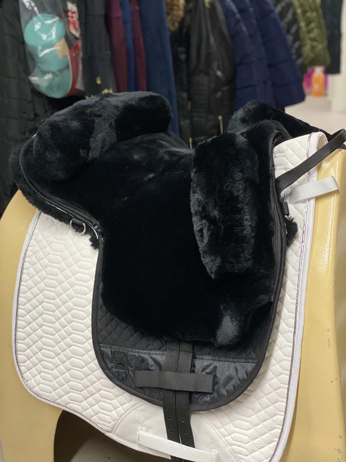 Black sheepskin bareback pad for horses – Jewel Equestrian Australia

